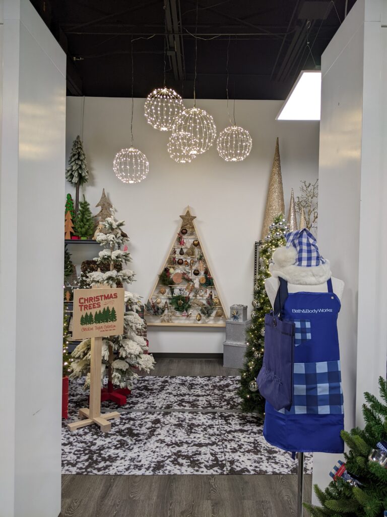 10_Holiday-Entrance-768x1024